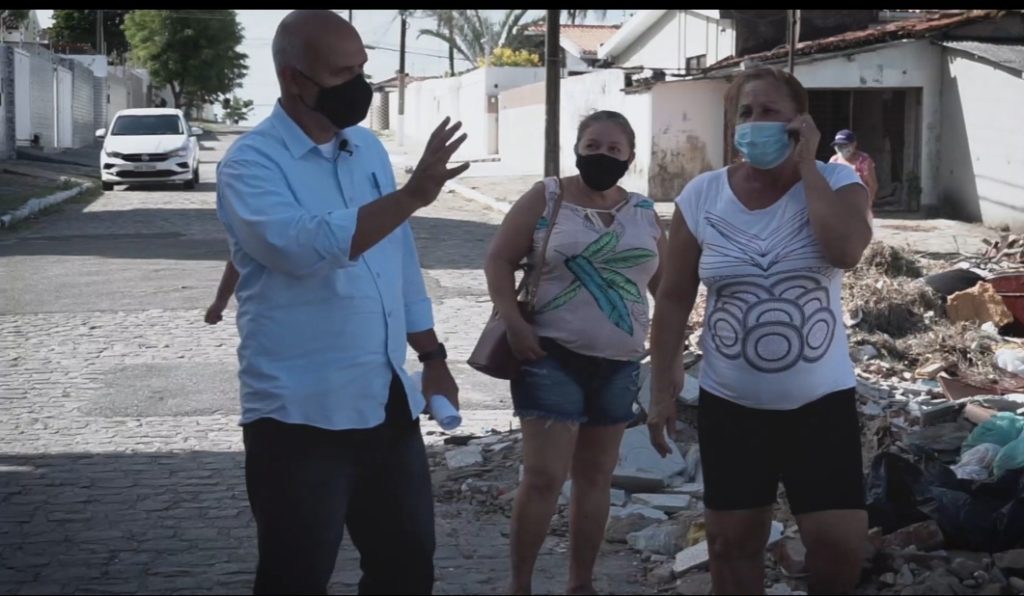 Limpeza de terreno no Treze de Maio