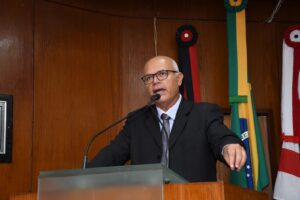 Coronel Sobreira critica derrubada de projeto que prevê fim de calçamento de ruas sem saneamento básico em JP