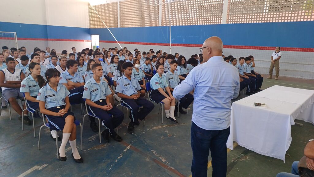 Coronel Sobreira critica decisão do governo Lula de fechar escolas cívico-militares