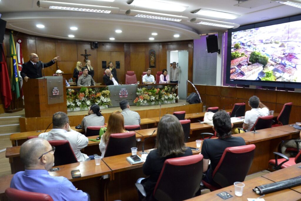 Sessão reuniu representantes de instituições, além de comerciantes e foi proposta pelo vereador Coronel Sobreira (MDB)