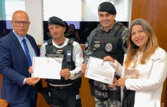 Vereadores de João Pessoa homenageiam policiais militares por elucidação de crime de estelionato praticado na Capital por corretor de imóveis