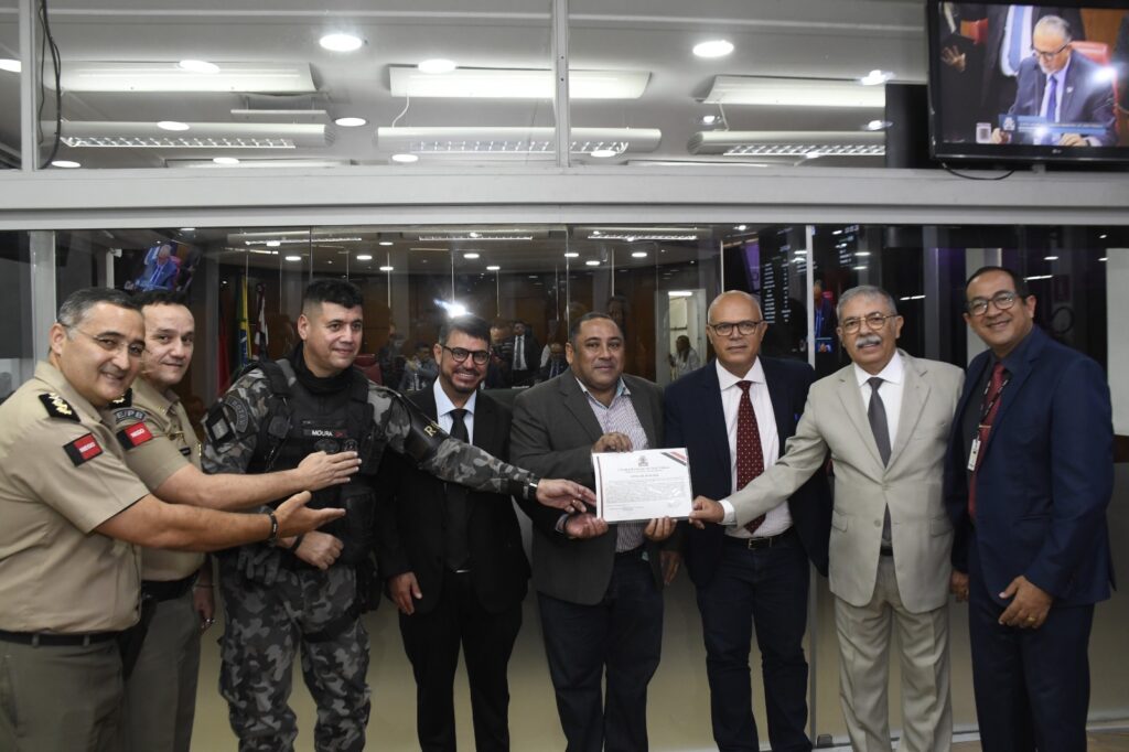 CMJP homenageia policiais militares da turma de aspirantes de 1994