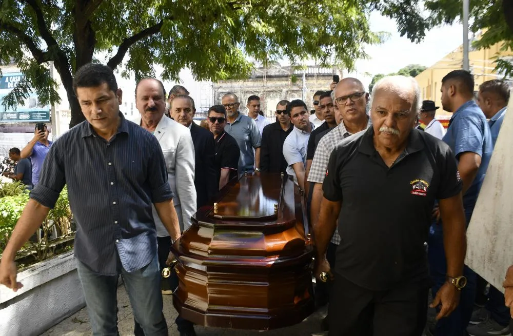 Vereadores, familiares e amigos prestam últimas homenagens ao vereador Professor Gabriel